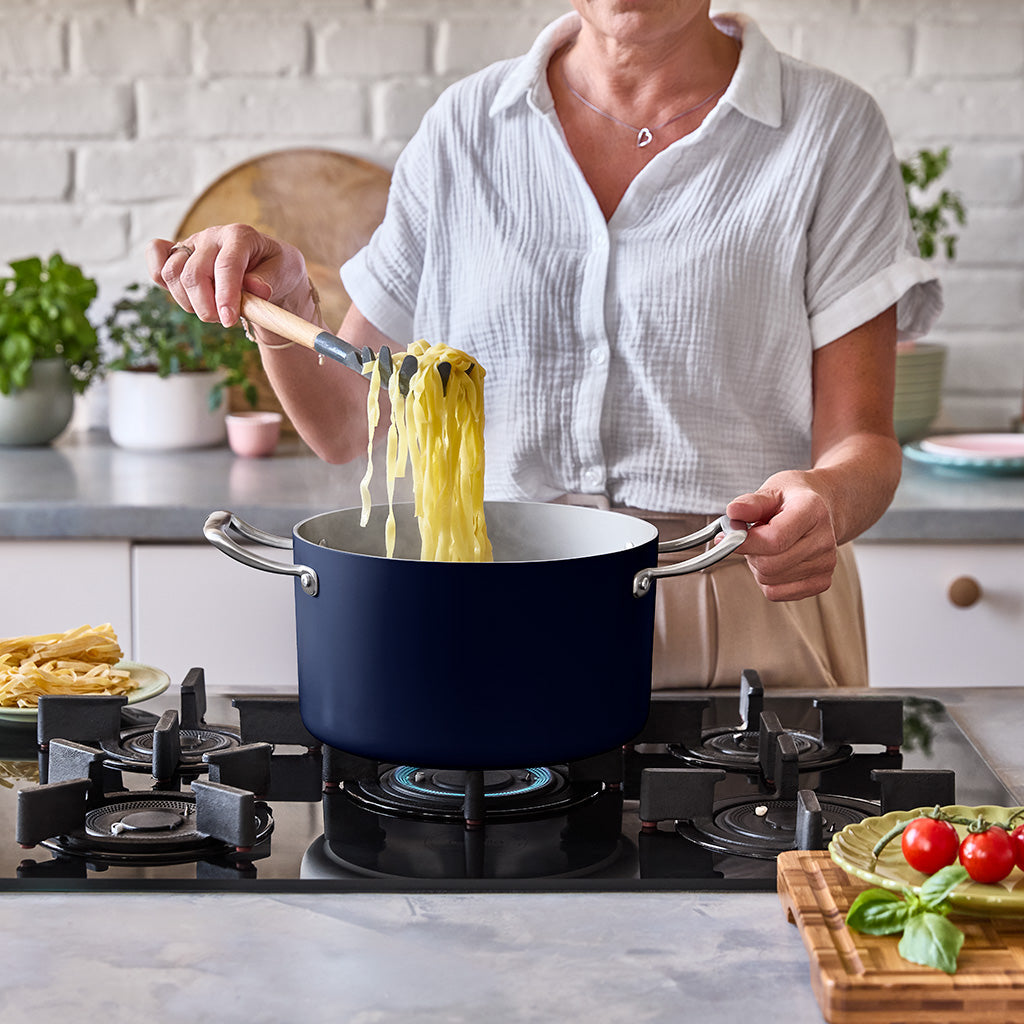 Hrnec Vital s keramickým povrchem Ø 24 cm (6.3L) - tmavě modrá - 24 cm (6.3 L) / Tmavě modrá