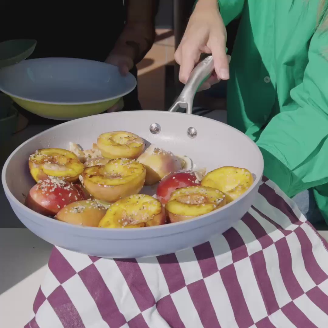 Načítať video: Nepriľnavá keramická panvica Zen Ø 26 cm – modrá